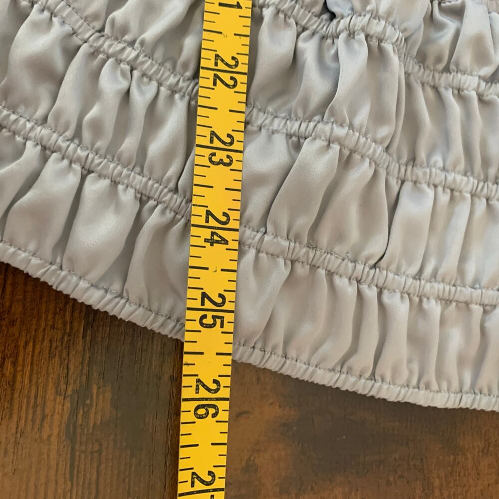 NikiBiki Light Gray Shirt Sleeve Smocked Waist Top Size Medium - Picture 7 of 7